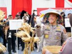 irwasum-polri-komjen-dedi-prasetyo-pimpin-panen-raya-jagung-di-madiun-1740548297039_43